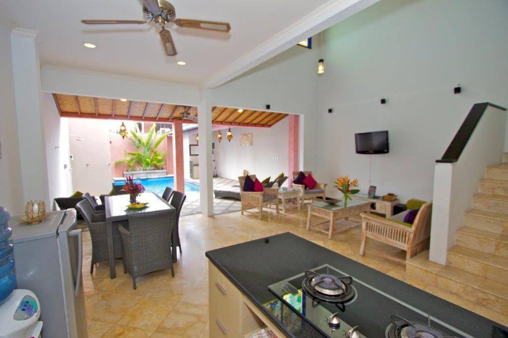 Villa 5 Bedroom - Kuta Regency B8 *