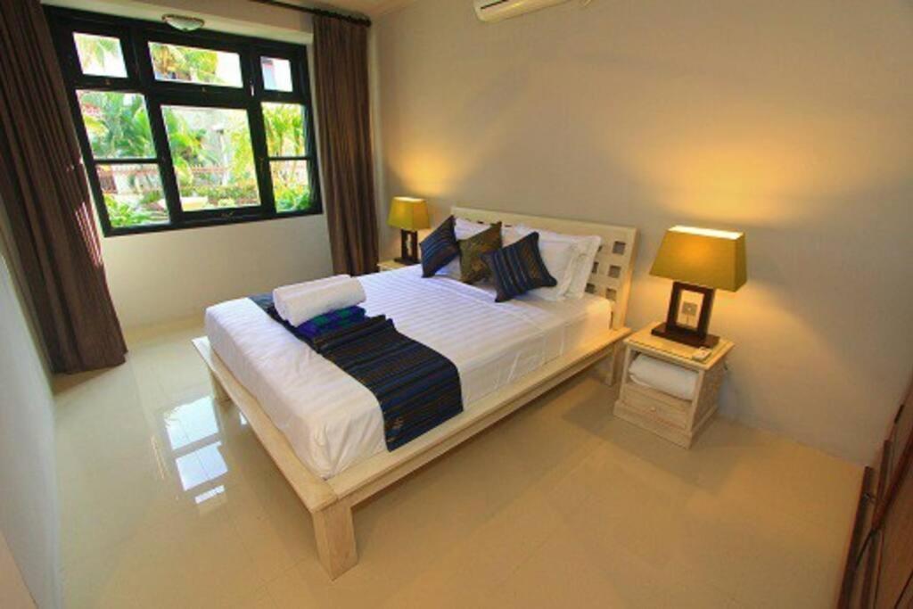 Villa 5 Bedroom - Kuta Regency B8 *