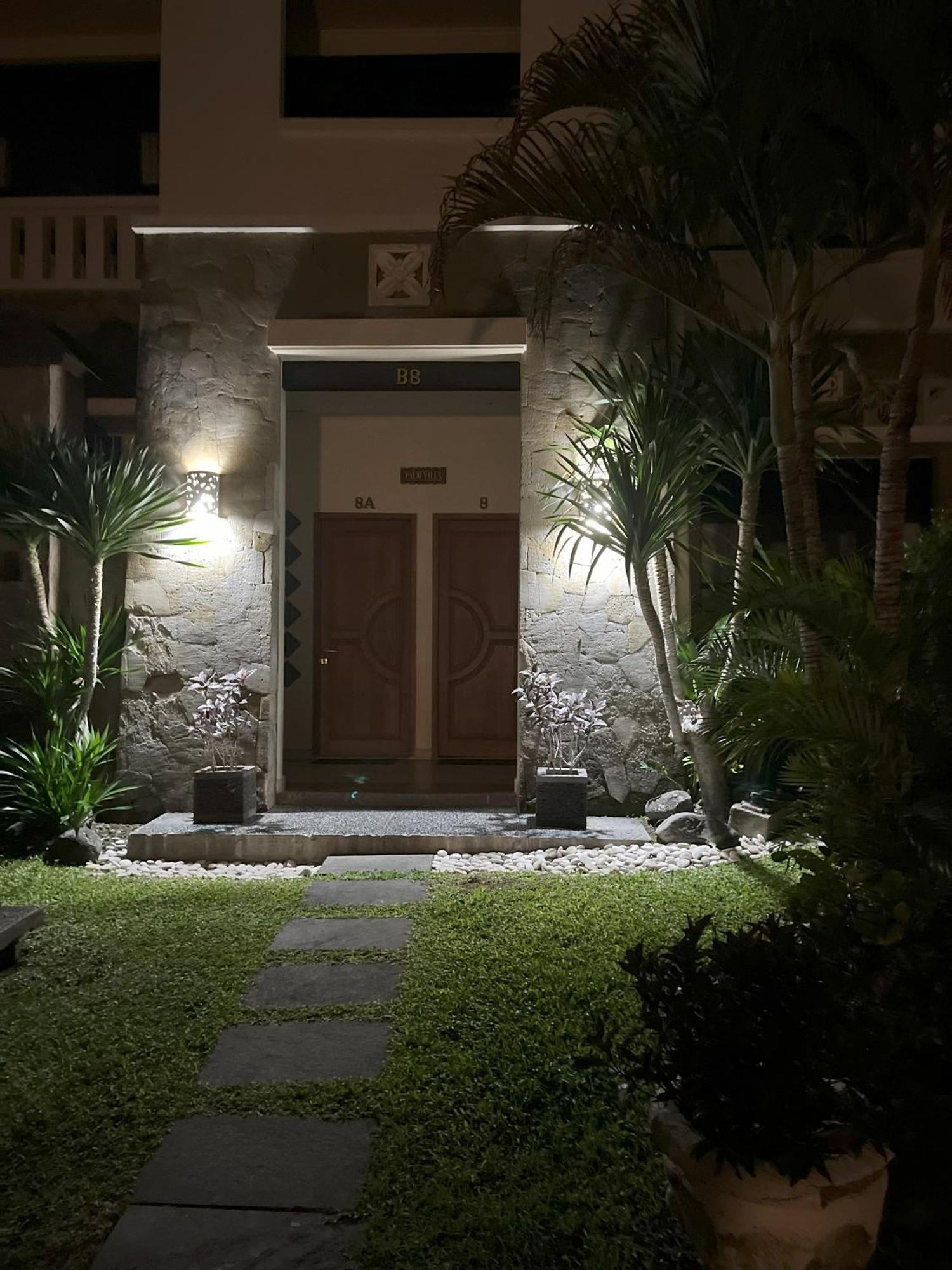 Villa 5 Bedroom - Kuta Regency B8 *